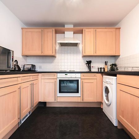 Best Price! Large Spacious 2 Bed Apartment - King Size Or Single Beds, Sofabeds, Smart Tvs, Free Parking 南安普敦 外观 照片