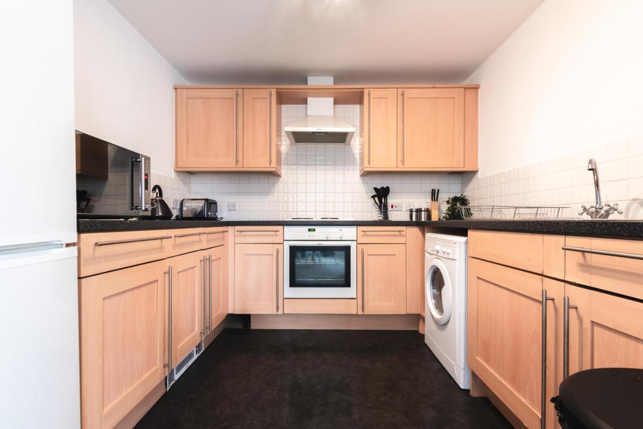Best Price! Large Spacious 2 Bed Apartment - King Size Or Single Beds, Sofabeds, Smart Tvs, Free Parking 南安普敦 外观 照片
