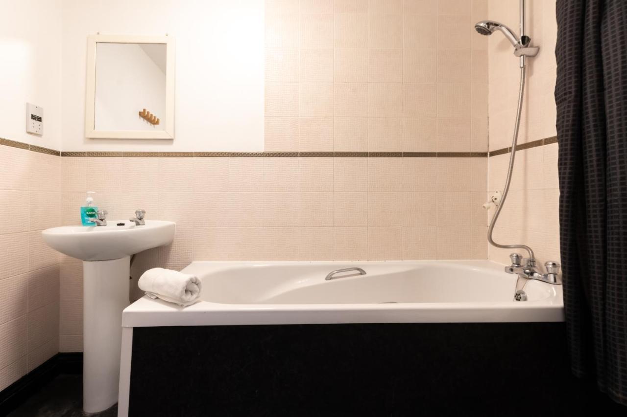 Best Price! Large Spacious 2 Bed Apartment - King Size Or Single Beds, Sofabeds, Smart Tvs, Free Parking 南安普敦 外观 照片