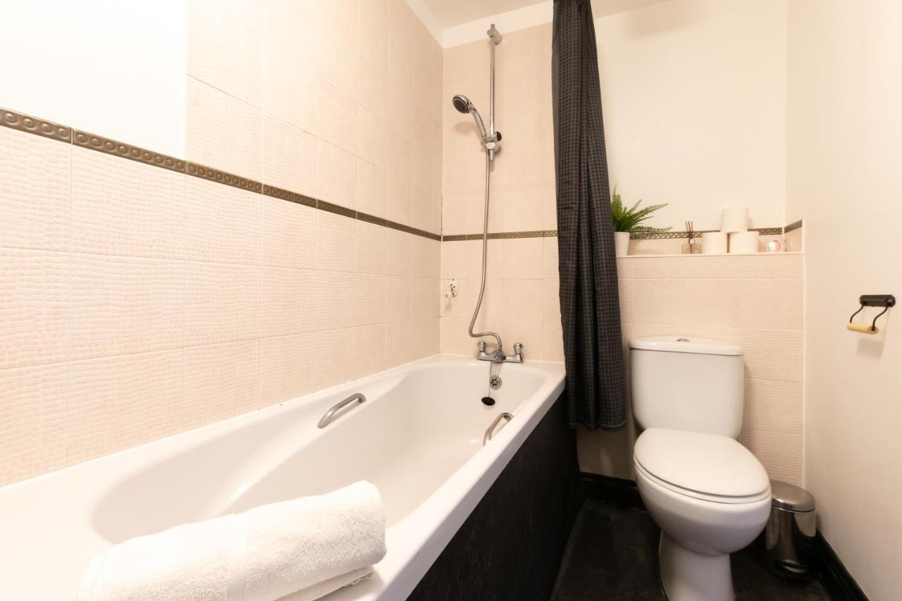 Best Price! Large Spacious 2 Bed Apartment - King Size Or Single Beds, Sofabeds, Smart Tvs, Free Parking 南安普敦 外观 照片