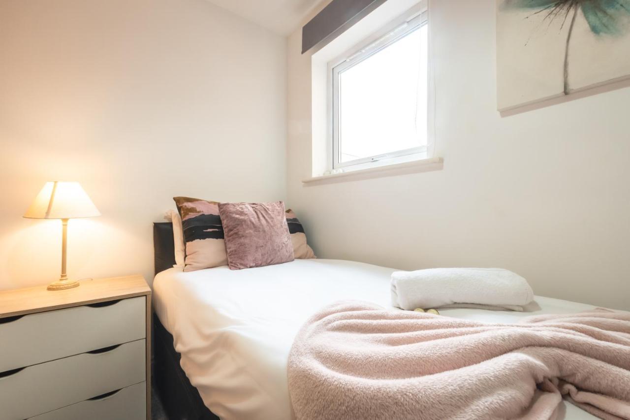 Best Price! Large Spacious 2 Bed Apartment - King Size Or Single Beds, Sofabeds, Smart Tvs, Free Parking 南安普敦 外观 照片